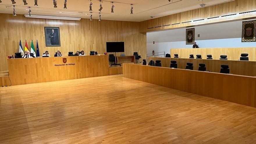 La Diputación de Málaga aprueba en pleno sus presupuestos para 2023 con la ausencia de la oposición