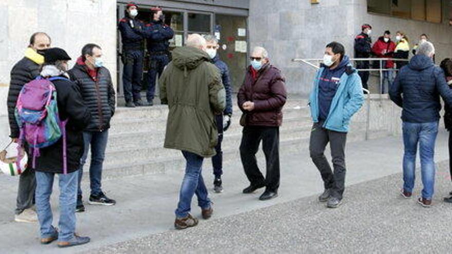 Declaren cinc bombers més del parc de Girona investigats per participar en les protestes de l&#039;endemà de l&#039;1-O