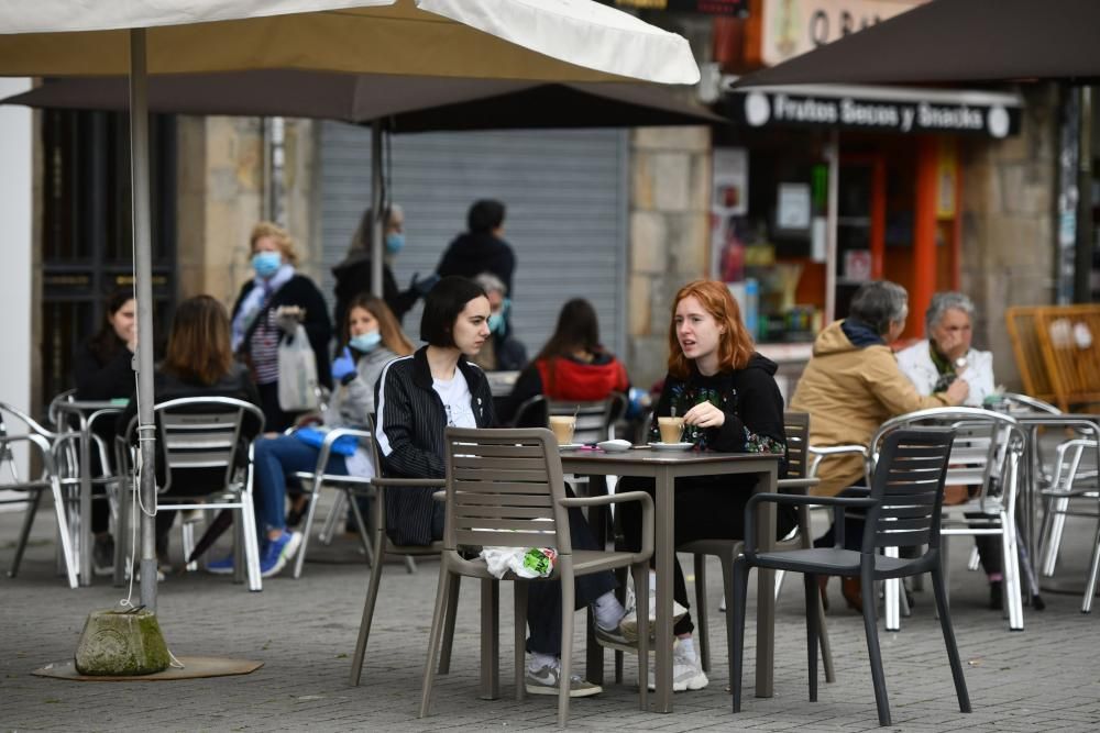 Terrazas, compras, gestiones, paseos... así vive Pontevedra la Fase 1 de la desescalada