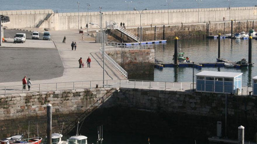 El futuro del muelle de Candás, a debate en el Teatro Prendes