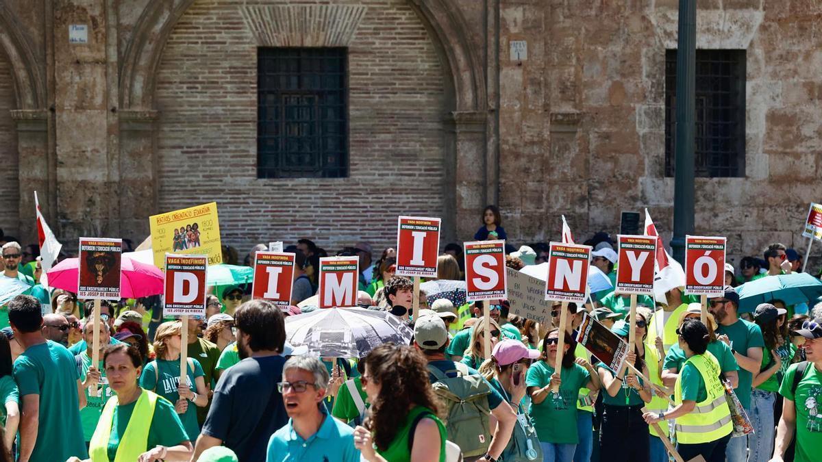 Huelga de profesores: Manifestación de docentes por el centro de València