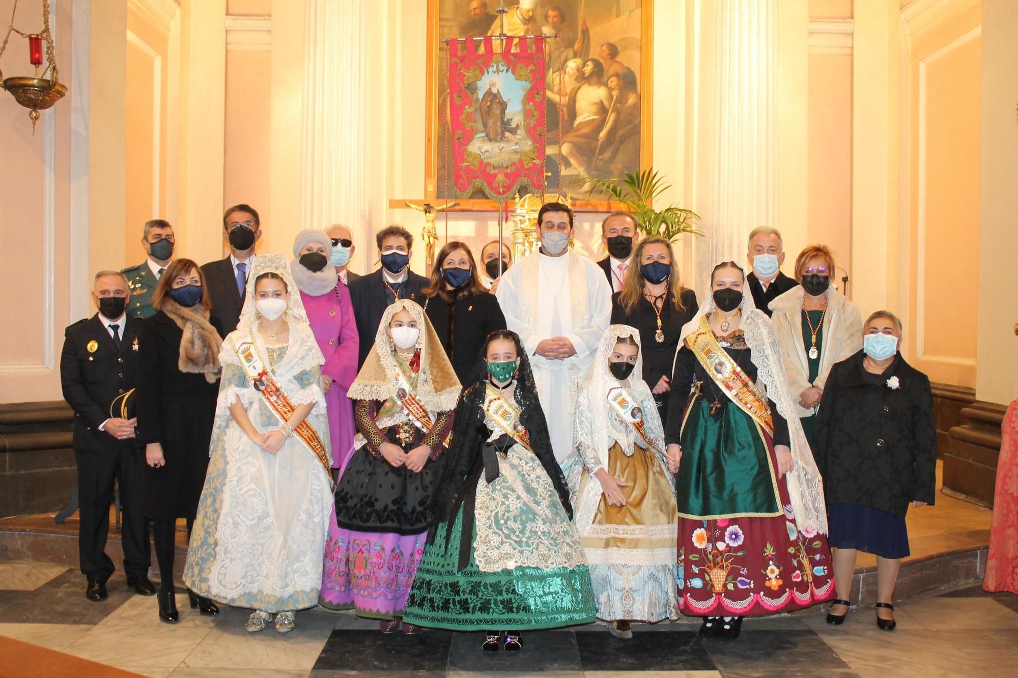 Las mejores fotos de la ofrenda y la procesión a Sant Antoni y Santa Àgueda en Benicàssim