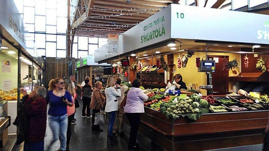 El Ayuntamiento estudia también mejoras en el Mercat Cobert.