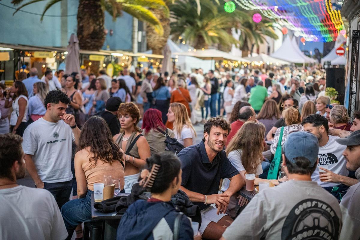 La calle La Noria repleta de gente