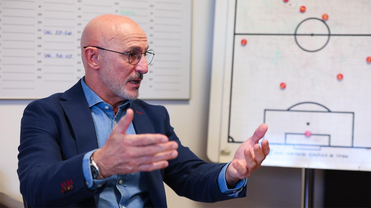 De la Fuente, en su despacho de la Ciudad del Fútbol de Las Rozas