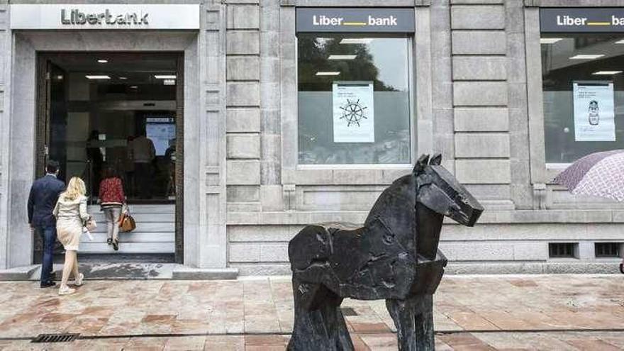 Exterior de la sede central de Liberbank, en Oviedo. // Irma Collín