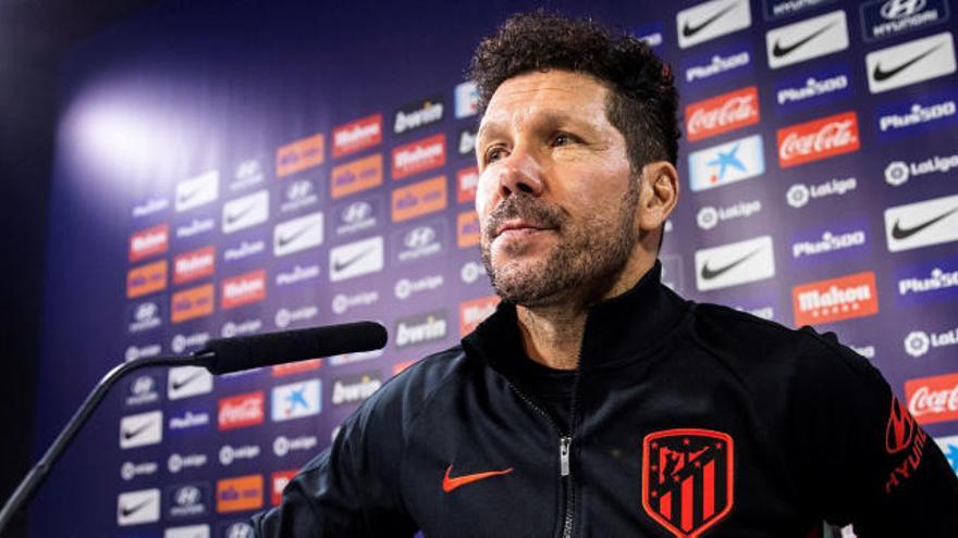 Simeone, Rafa Benítez, la lámpara y el sofá