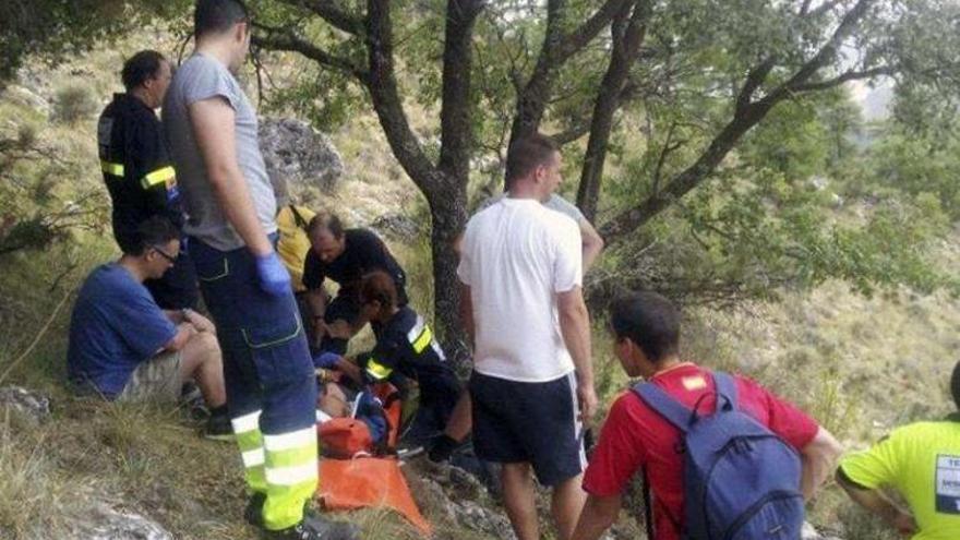 Rescatan a un anciano de un pozo en Ayora