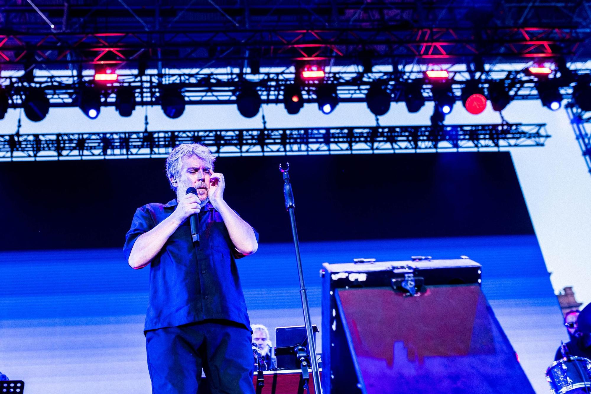 Fotogalería | Love of Lesbian e Iván Ferrerio en Icónica Santalucía Sevilla Fest