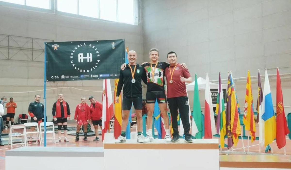 Héctor Lapo, en el podio.