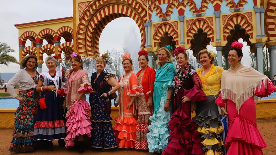 Amigos y familiares en El Arenal el martes de Feria