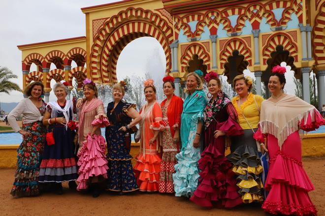 Amigos y familiares en El Arenal el martes de Feria