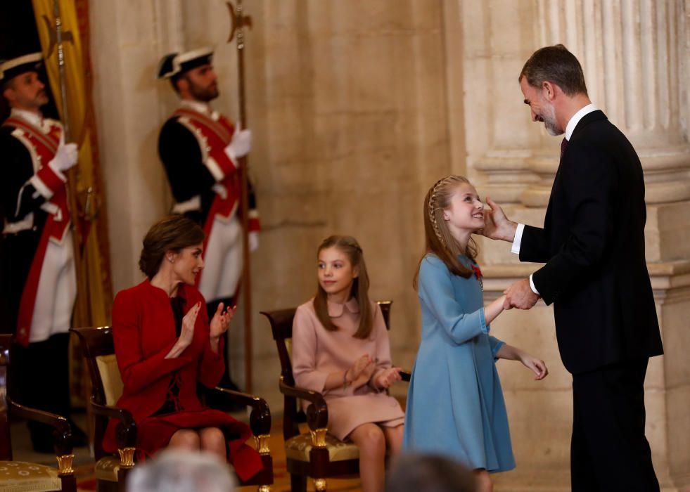 Spain's King Felipe caresses his daughter ...