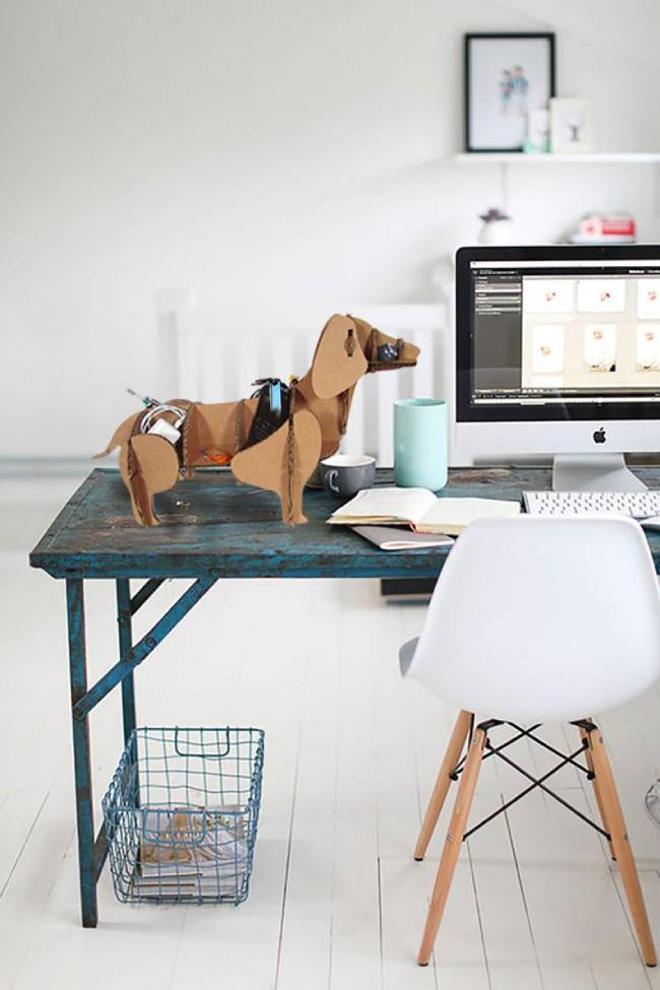 Organizador de escritorio de cartón en forma de perro