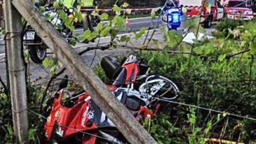 Motocicleta accidentada en abril Catoira, con una víctima mortal.