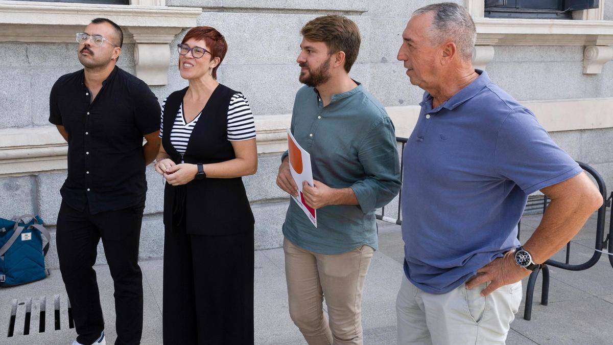 Àgueda Micó, Alberto Ibáñez i Joan Baldoví, de Compromís, i Nahuel González, a Madrid, en una foto d’arxiu