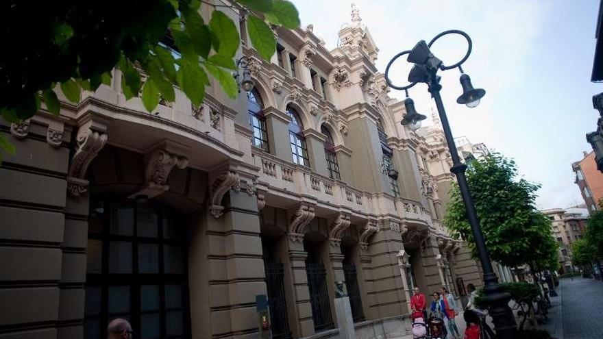Fachada principal del teatro Palacio Valdés.