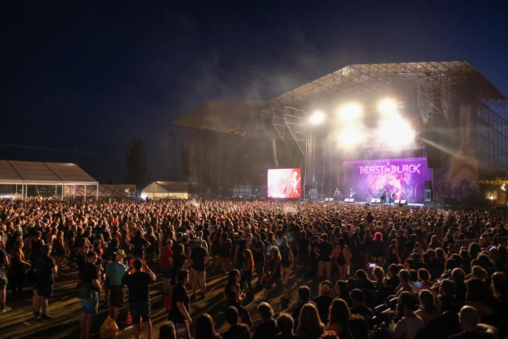 Airbourne, la banda australiana, no defraudó al público de Leyendas del Rock en la tercera jornada del festival.