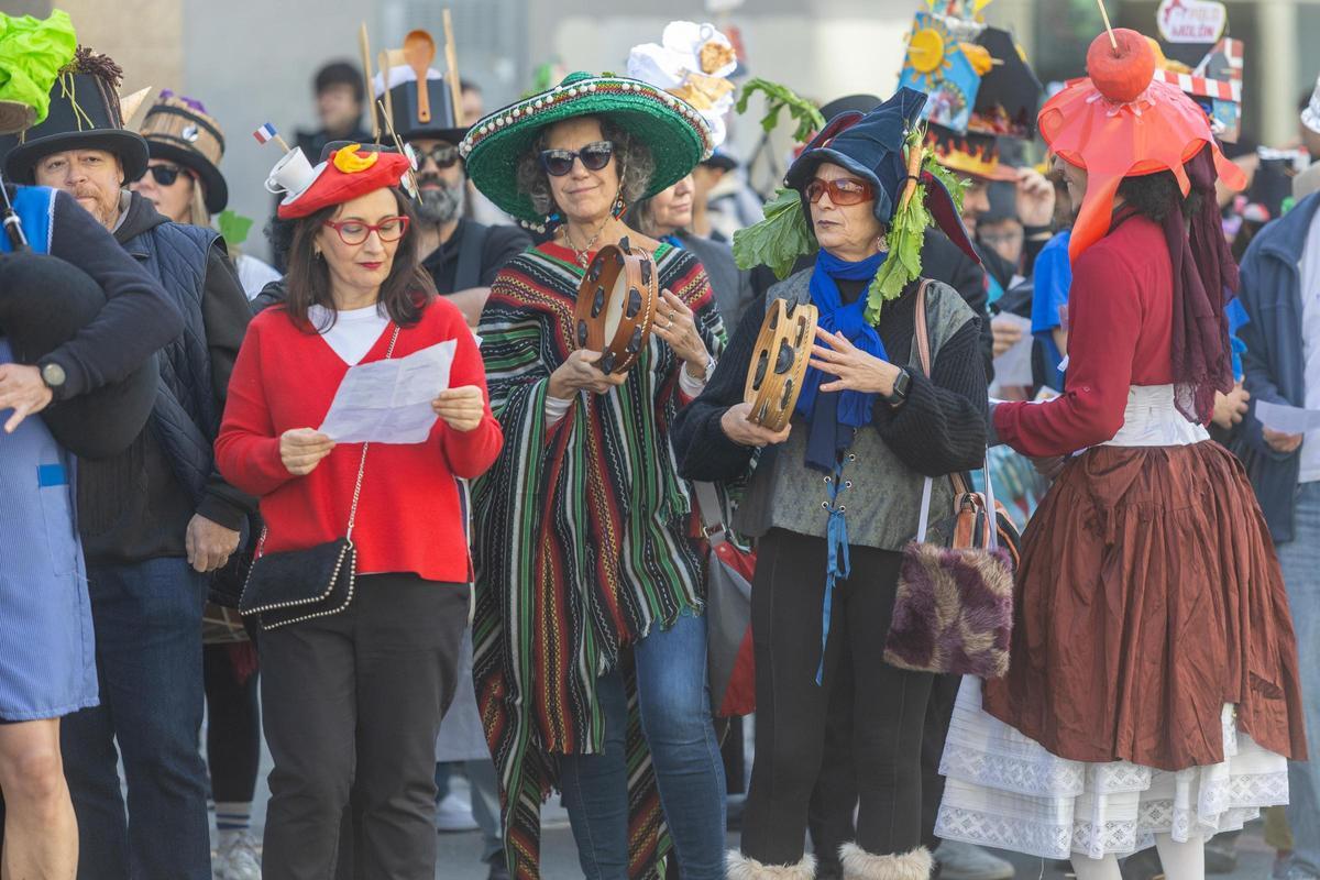 Cientos de personas se dan cita en Conxo para celebrar el Entroido