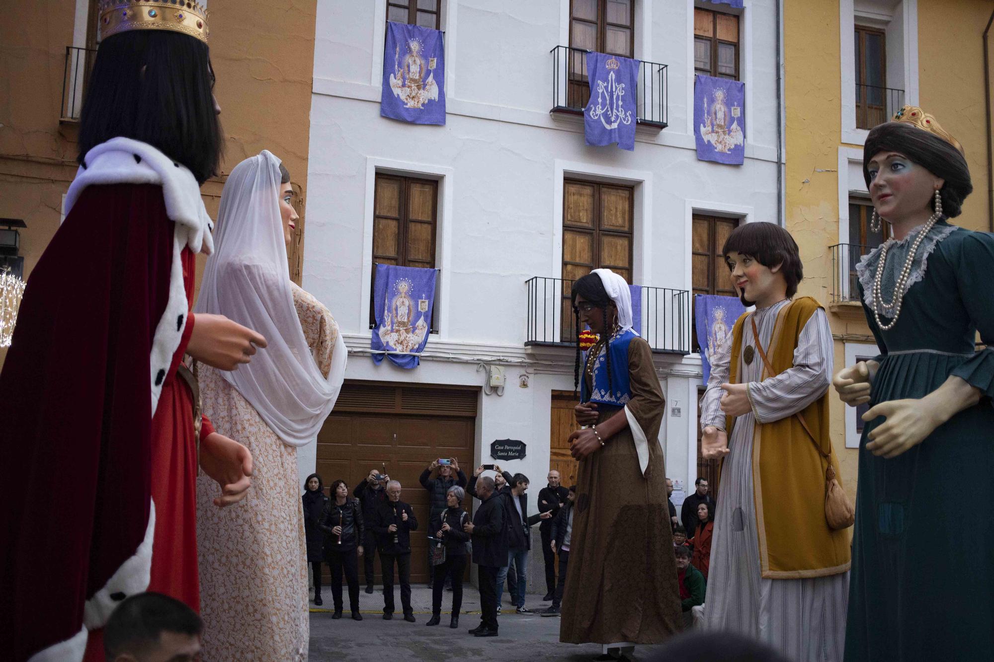 Ontinyent se vuelca con la tradiconal procesión de la Puríssima