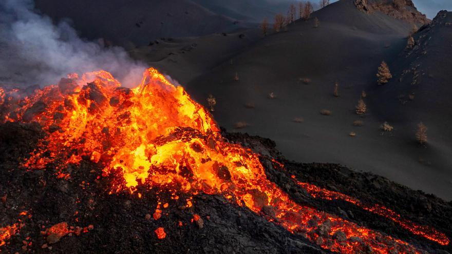 El volcán de La Palma emitió el doble de CO₂ en 86 días que Canarias en todo 2020