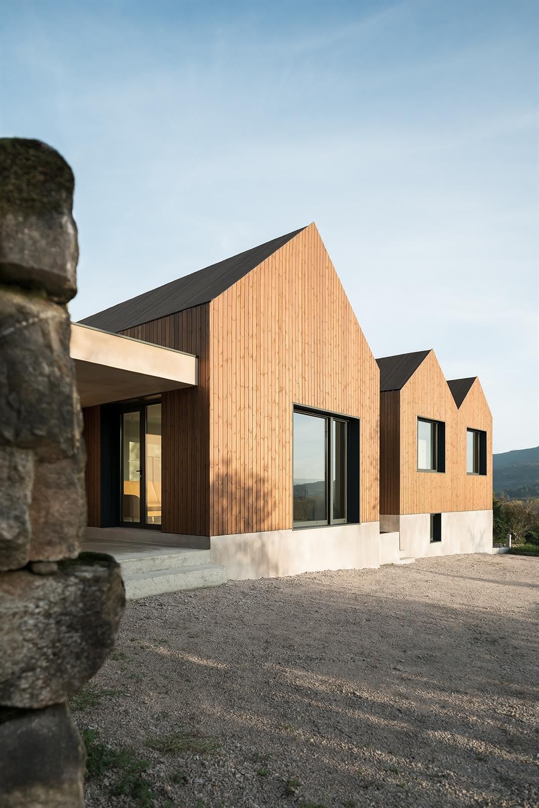 Casa dos Profesores. Reconstrución de vivenda unifamiliar afectada por la explosión de Páramos (Tui). Jorge Enríquez Méndez