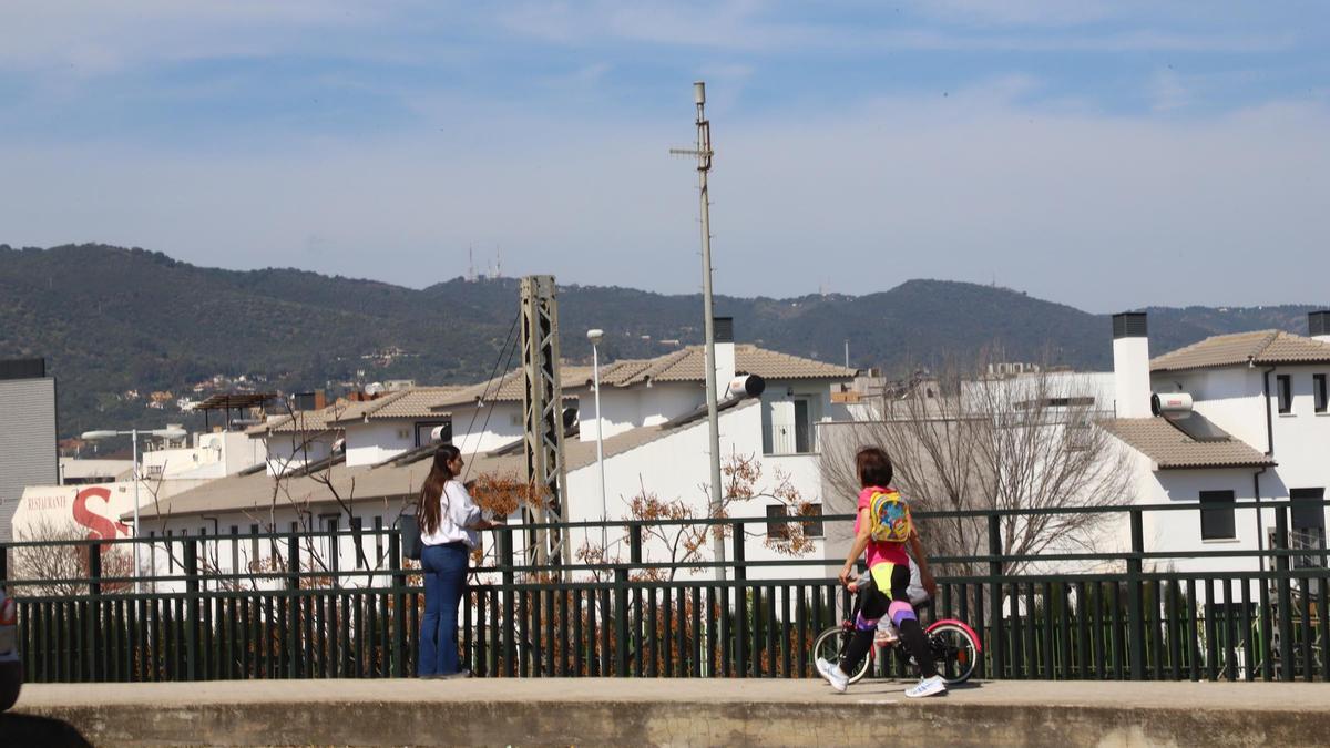 Puente por encima de las vías del tren en las inmediaciones de Electromecánicas.