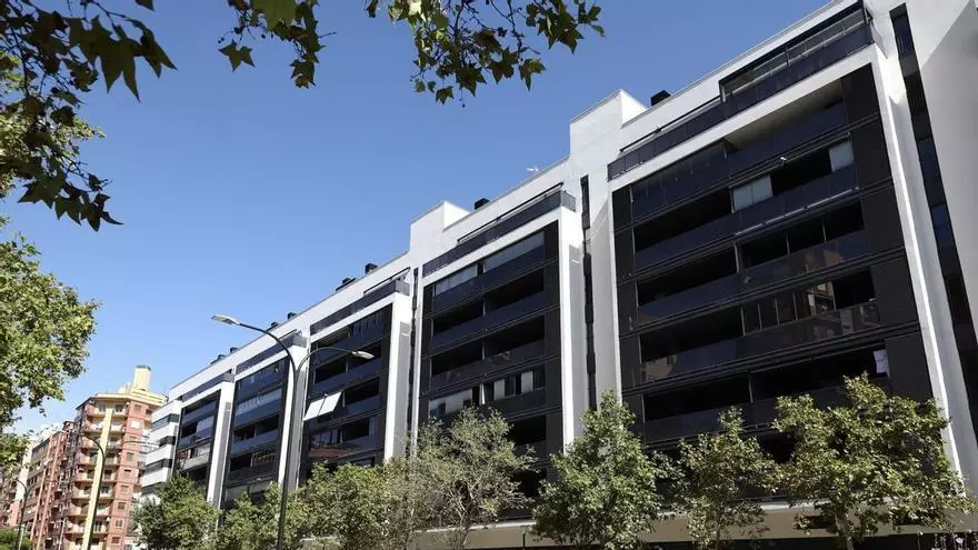VÍDEO | Basic-Fit abrirá un nuevo gimnasio low-cost en el bloque cebra que transformó por completo un barrio de Zaragoza