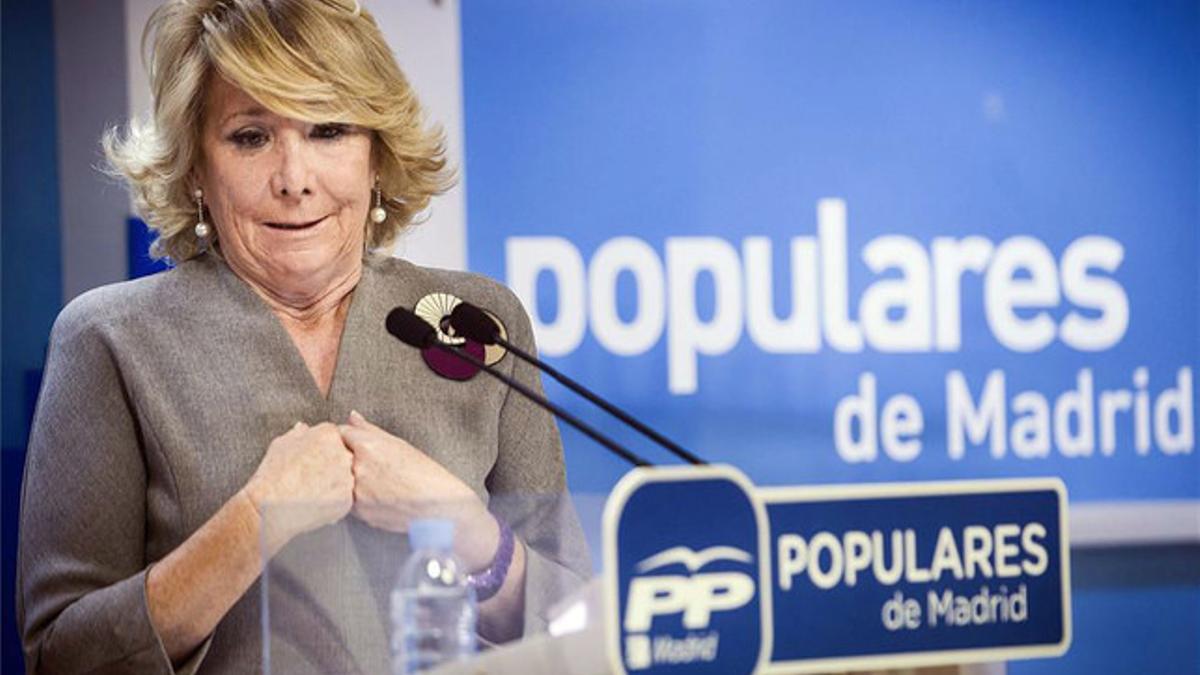 Esperanza Aguirre, en la rueda de prensa en la que pidió perdón por los casos de corrupción en su partido.