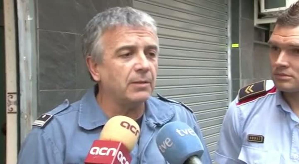 Mossos i Bombers expliquen consells de seguretat a les mesquites de Badalona