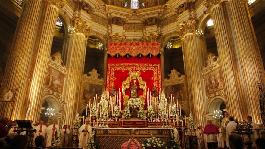 Esta mañana, la Catedral de Málaga ha acogido la misa en honor por la festividad por la patrona de Málaga, la Virgen de la Victoria, oficiada por el obispo de Málaga, Jesús Catalá