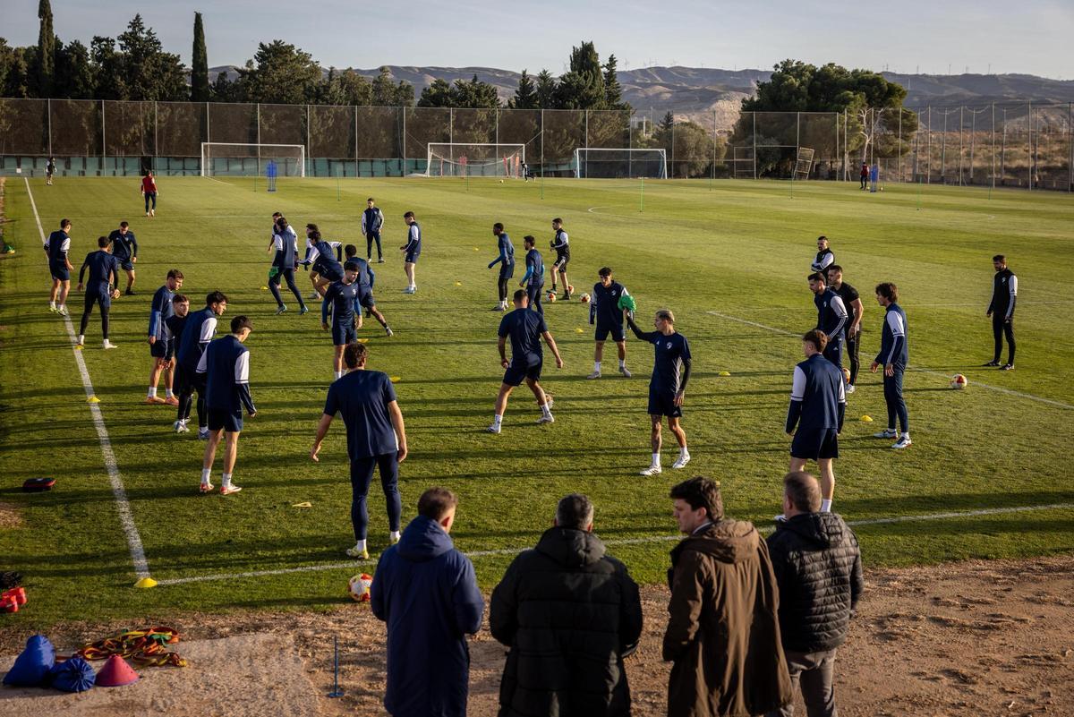 El CD Ebro, en el entremiento en la Ciudad Deportiva del Real Zaragoza antes de la cita copera.