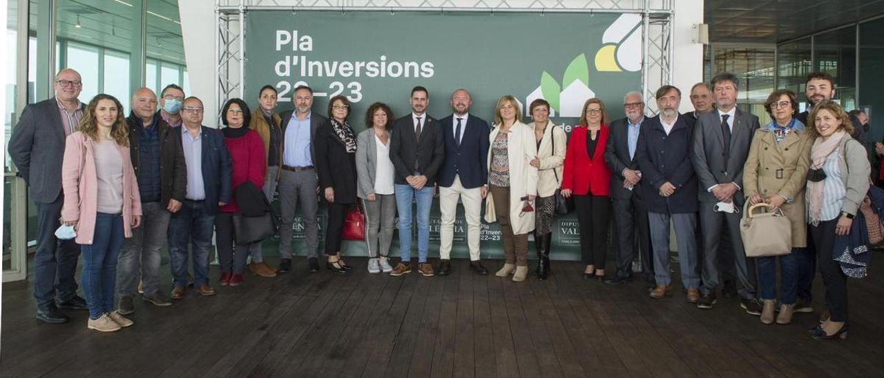 Alcaldes de la Ribera Alta en un reciente acto de la Diputación.