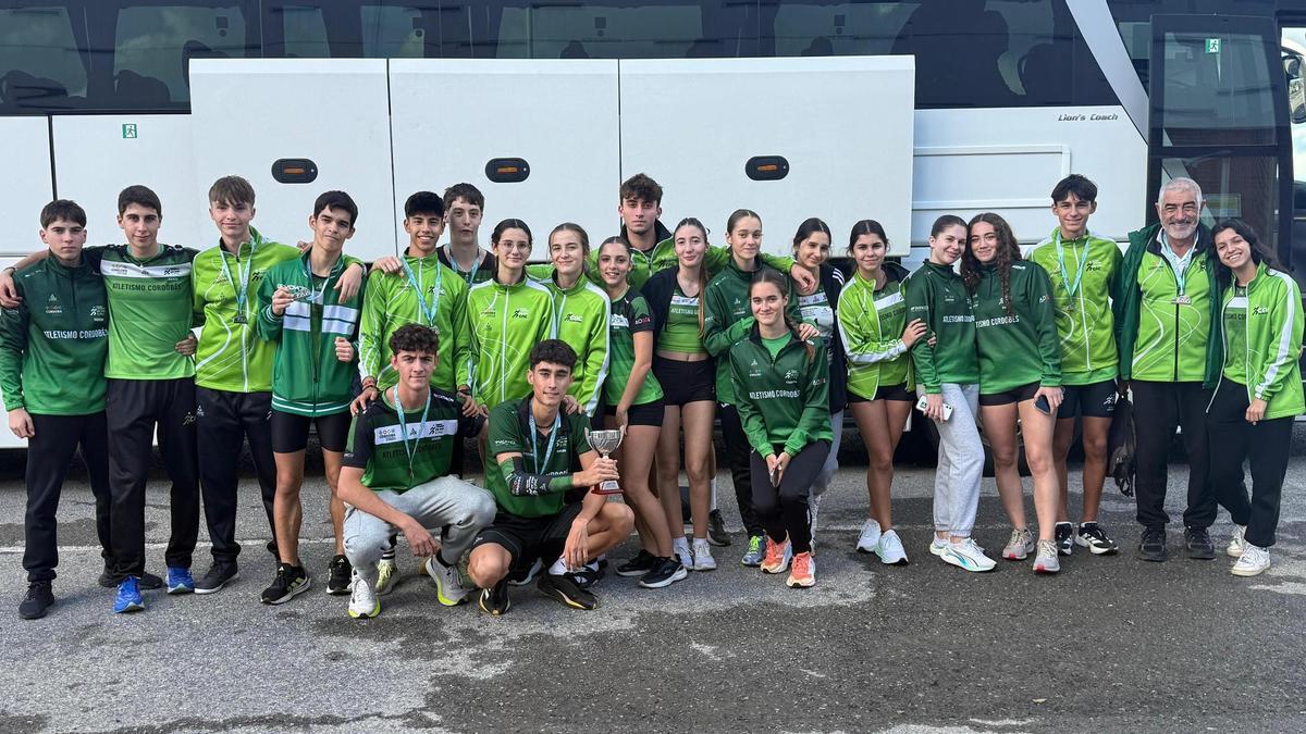 Componentes del Club de Atletismo Cordobés participantes en el Campeonato de Andalucía sub 16.
