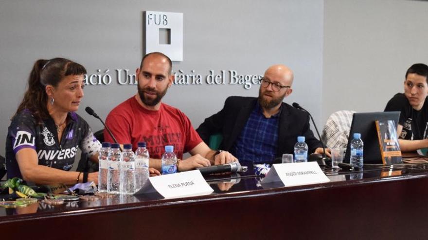 Ander Mirambell, Elena Rueda i Melania Sorroche en la taula rodona que ha donat inici a la jornada