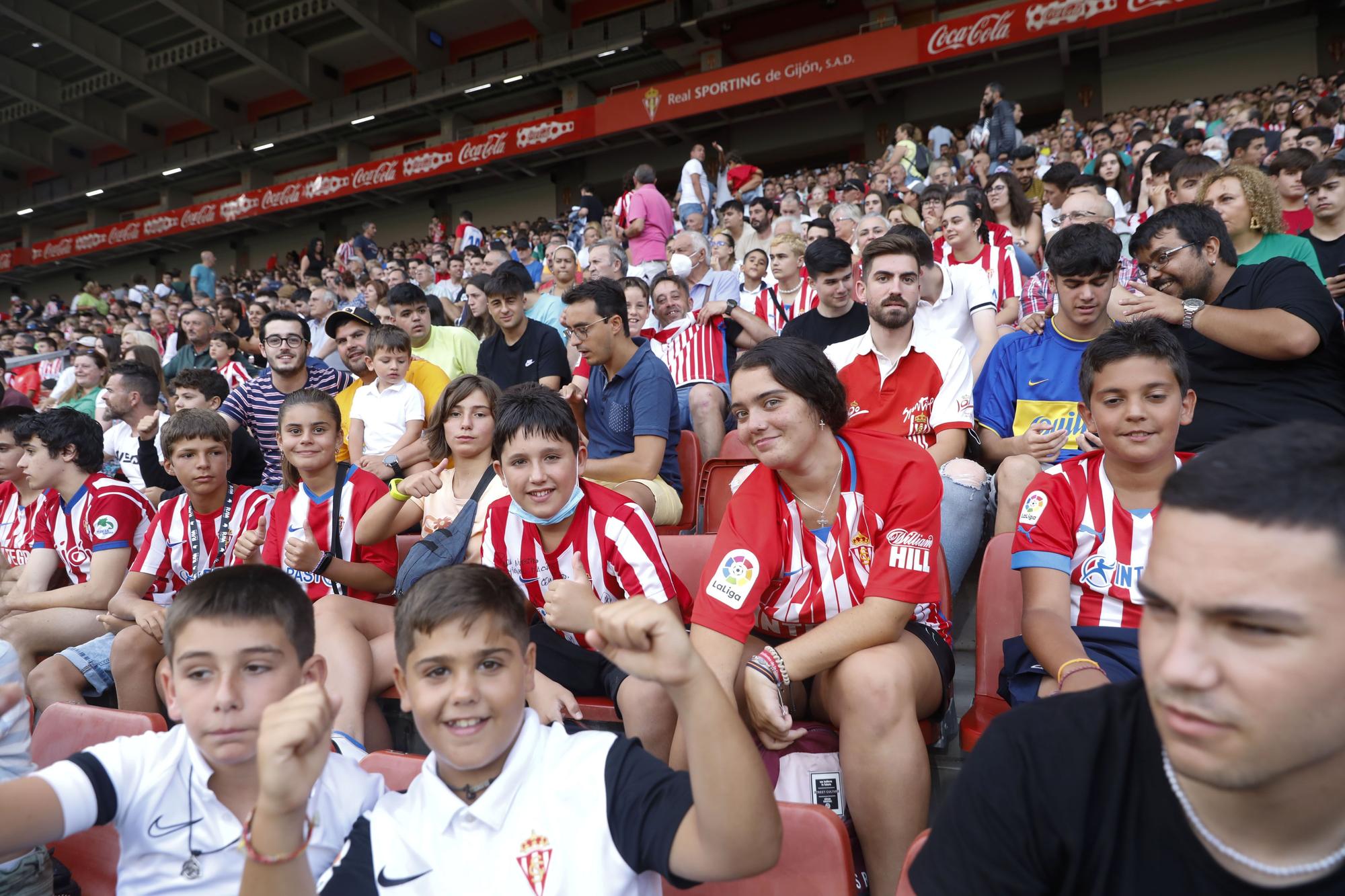 Masiva bienvenida al Grupo Orlegui en El Molinón