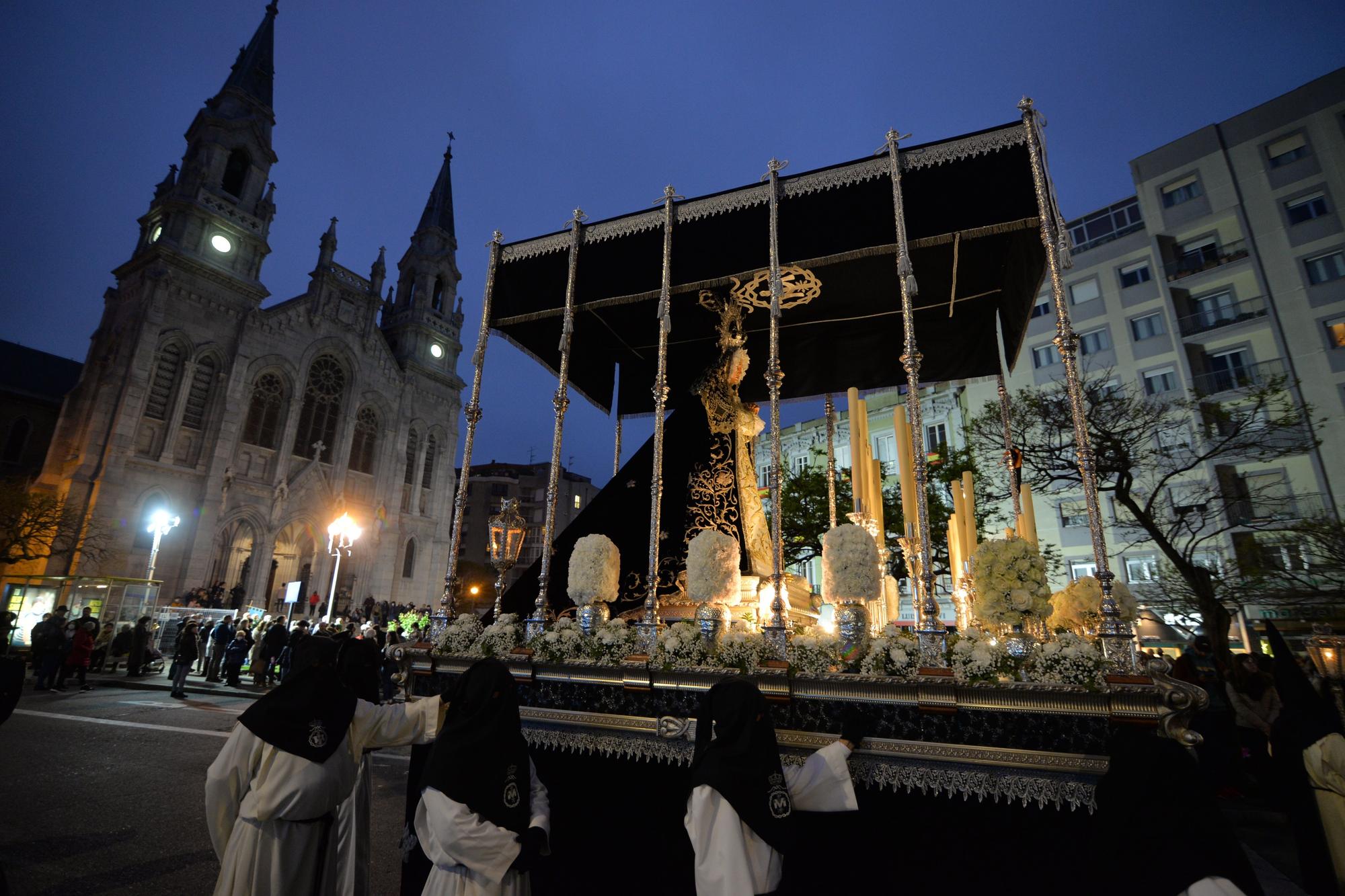 EN IMÁGENES: Así fue la procesión de la Virgen de la Soledad en Avilés