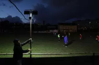 Fútbol en penumbra en La Pampa