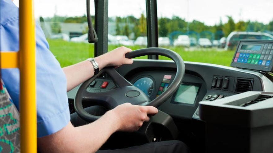 Un conductor de autobús quintuplica la tasa de alcohol en un control en Candás