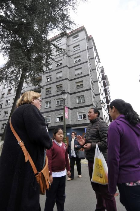 Los vecinos que se vieron afectados por el desalojo tras la explosión de gas.