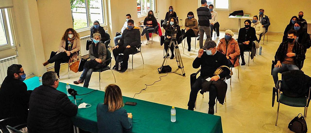 Un momento de la presentación del curso en la Casa de Cultura de Ribadumia. |  // IÑAKI ABELLA