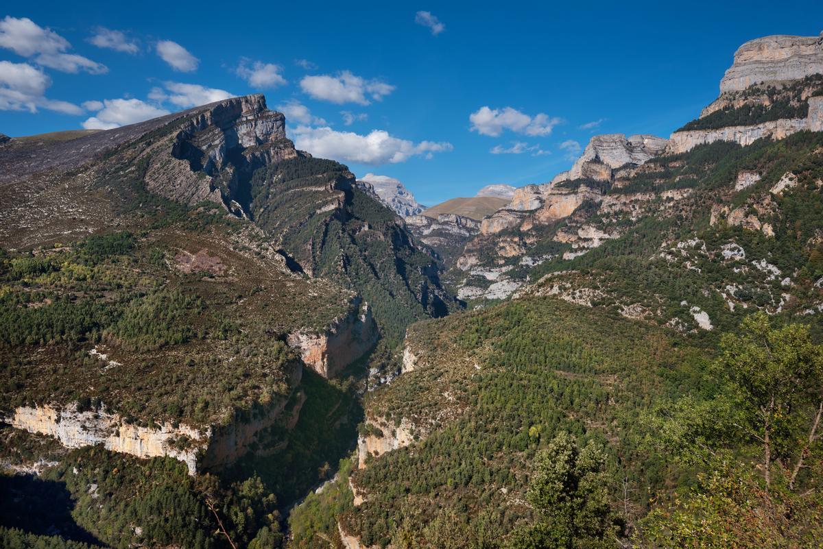 El Cañón de Añisclo es una profunda garganta excavada por el río Bellós en pleno Parque Nacional de Ordesa y Monte Perdido