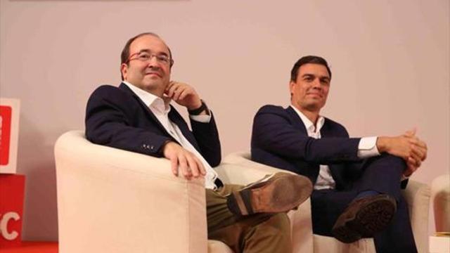 Miquel Iceta y Pedro Sánchez, en un encuentro con cargos electos del PSC.