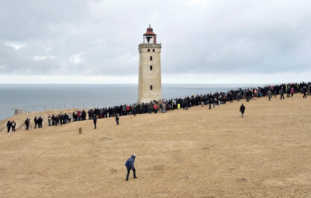 Dinamarca traslada un faro histórico para salvarlo del avance del mar.