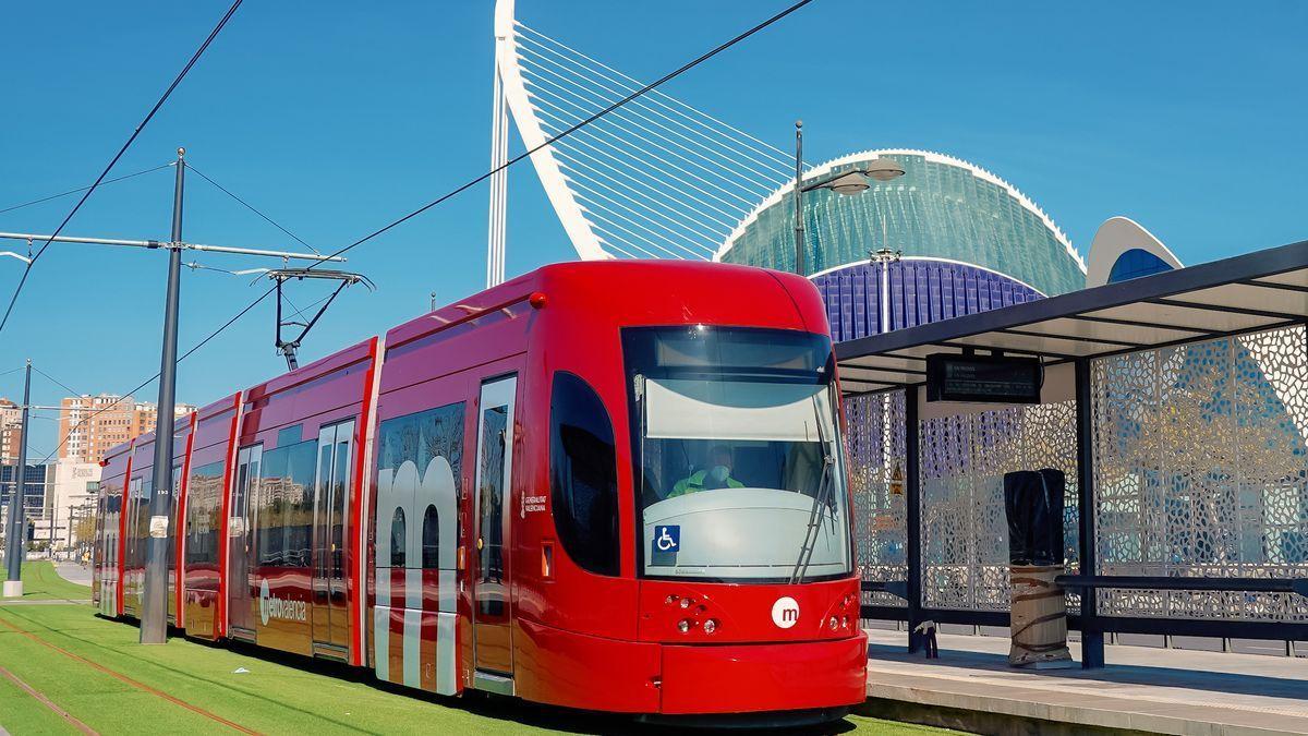 La línea 10 de Metrovalencia que conecta el barrio de Natzaret y la Ciutat de les Ciències con el centro de València.