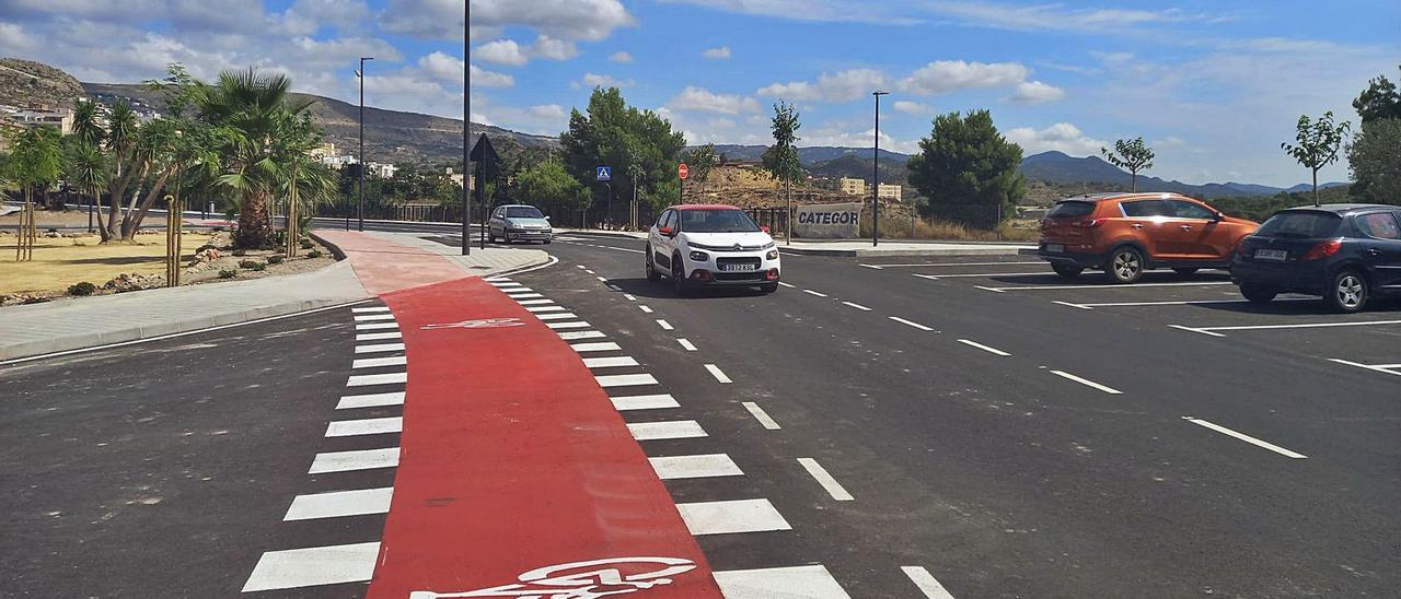 Las obras de remodelación del acceso sur de Xixona ya han finalizado y han incluido la ampliación del carril bici y más zonas verdes