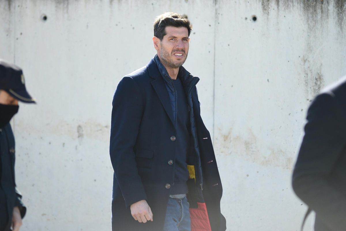El exdirector deportivo de la selección masculina de fútbol, Albert Luque, a su salida del juicio por el ‘caso Rubiales’, en la Audiencia Nacional de San Fernando de Henares, a 6 de febrero de 2025, en San Fernando de Henares, Madrid (España). Hoy declar