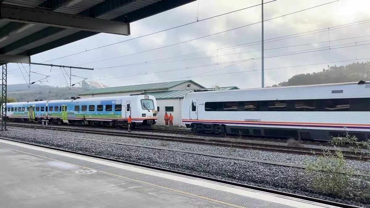 Retiran el tren que ardió hace 17 días en la estación intermodal de Santiago