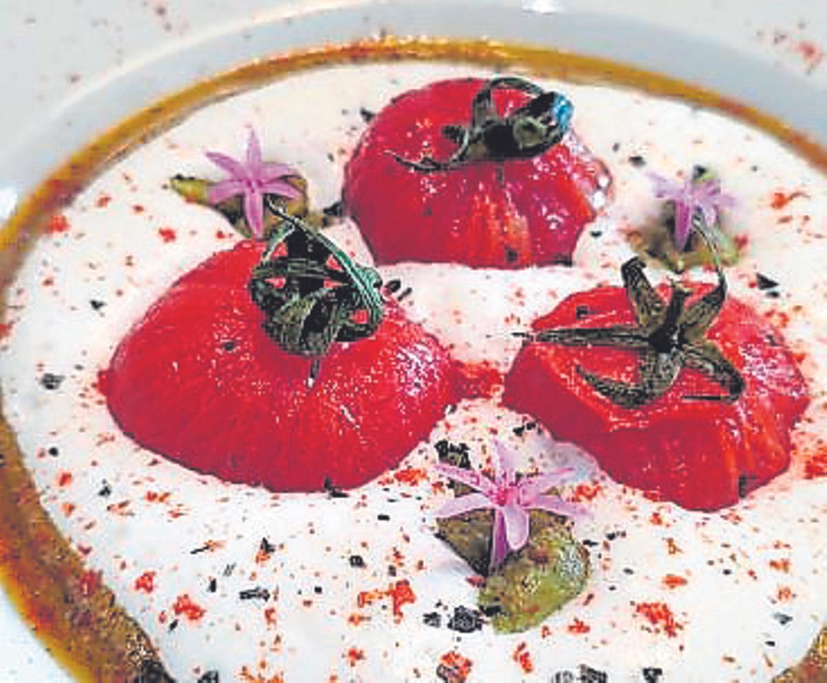 Versin de la ensalada burrata, con tomate confitado y pesto de capuchina Versin de la ensalada burrata, con tomate confitado y pesto de capuchina