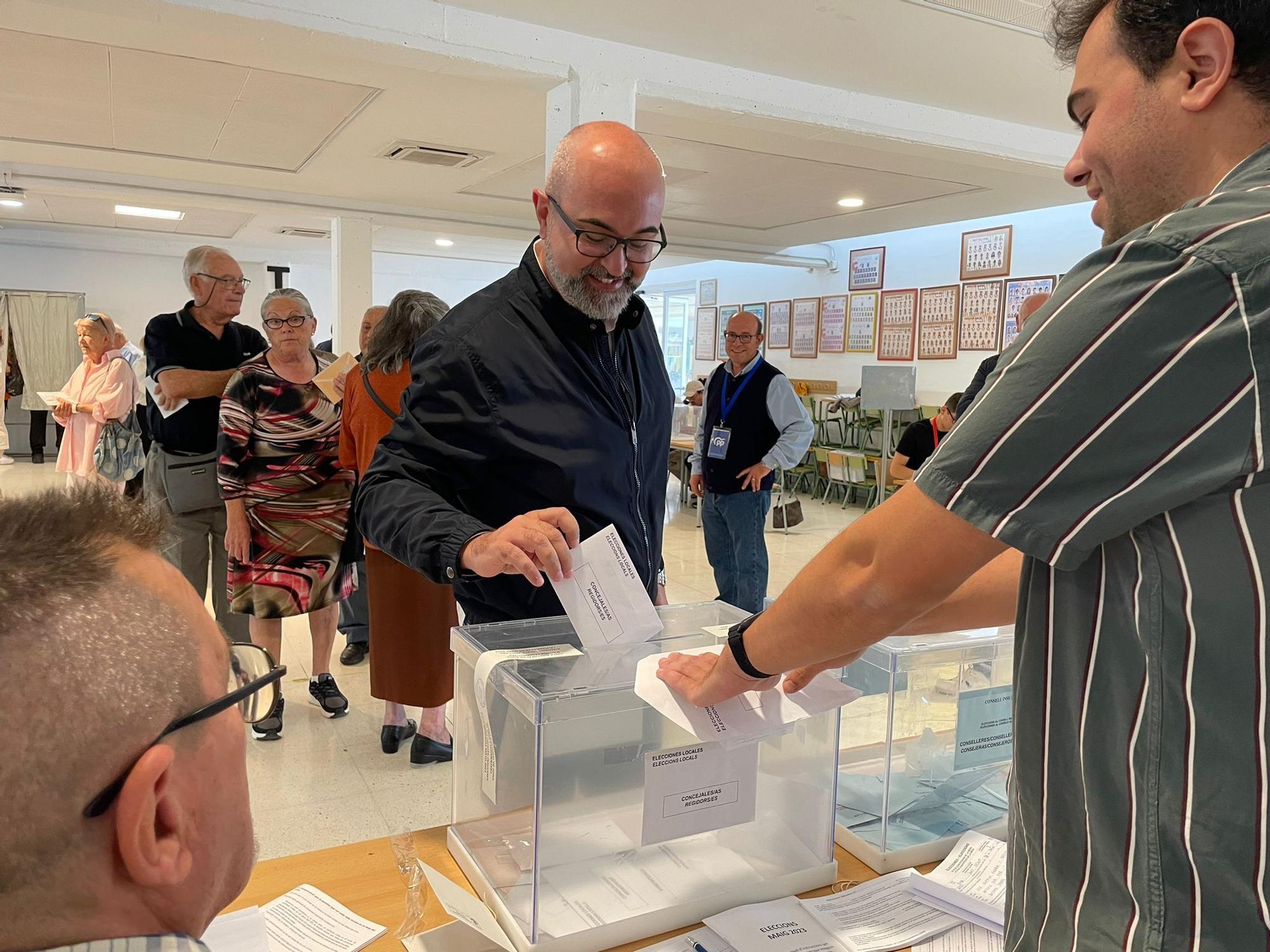 Todas las imágenes del voto de los políticos en Ibiza y Formentera